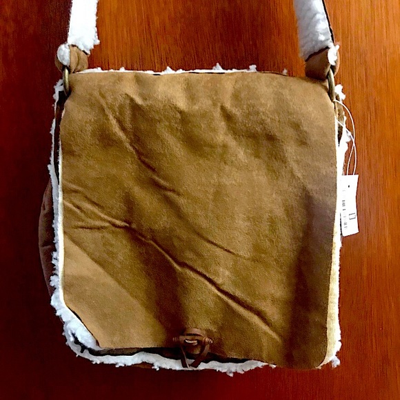 Aeropostale Handbags - NWT Sherpa and Suede-like Purse 👜 Perfect for Fall and Winter 🍂❄️